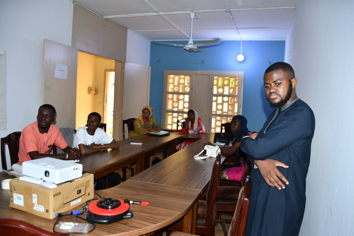 APJECML's tweet photo. Les observateurs de l'APJEC ont bénéficié d'un week-end riche de formation sur l'élaboration des termes de référence et technique de rapportage animé par Mohamed Gueye et développement personnel et prise de parole en public animé par Yehia Boré...https://t.co/xF7BCQUnKp
#APJEC https://t.co/G5vhlLjihg