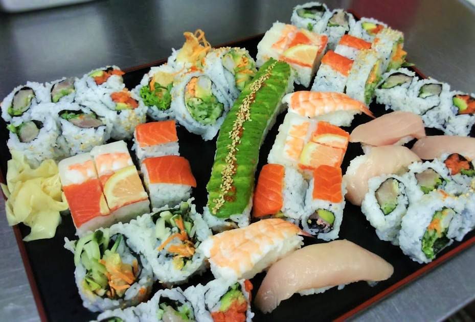 TravelingNA's tweet photo. 2. Vancouver, BC. Now, I LOVE sushi, so I may be biased here. But the sushi here is cheap, delicious, fresh, and has real Japanese influence. On top of that, Vancouver has an elite scene for trendy pubs, breweries, and all types of delicious cuisine. https://t.co/dxeSsDVtHL