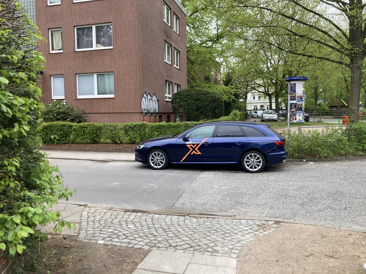 Lebenswerte City Hamburg on Twitter "PKW von SixtDE stand seit Sonntag vor dem abgesenkten