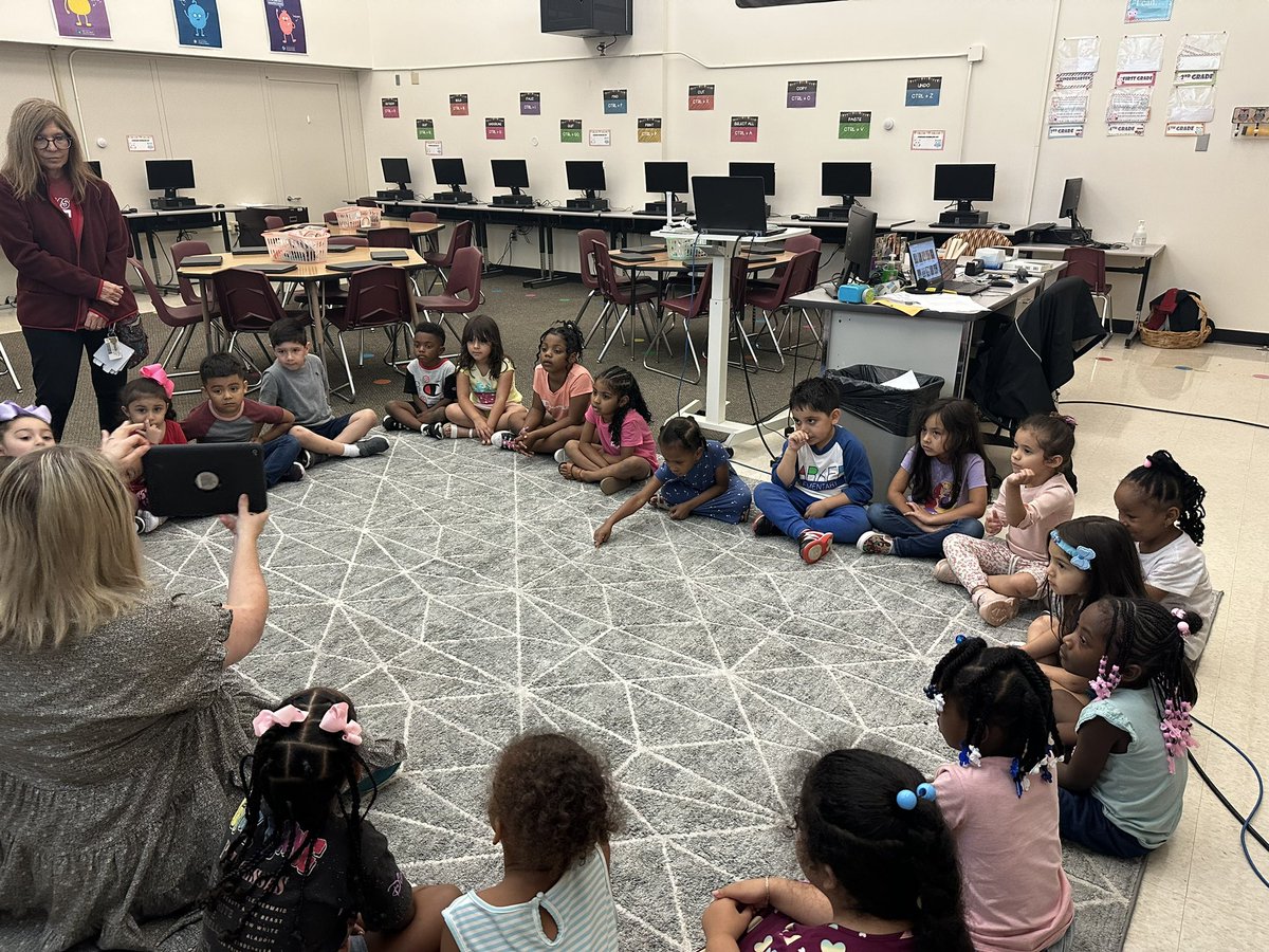 Visit 2 to our tech lab. Thank you Mrs. Tharling for the invite. They love it! <a href="/HumbleISD_OE/">Oaks Elementary</a> <a href="/MTharling/">Molli Tharling</a>