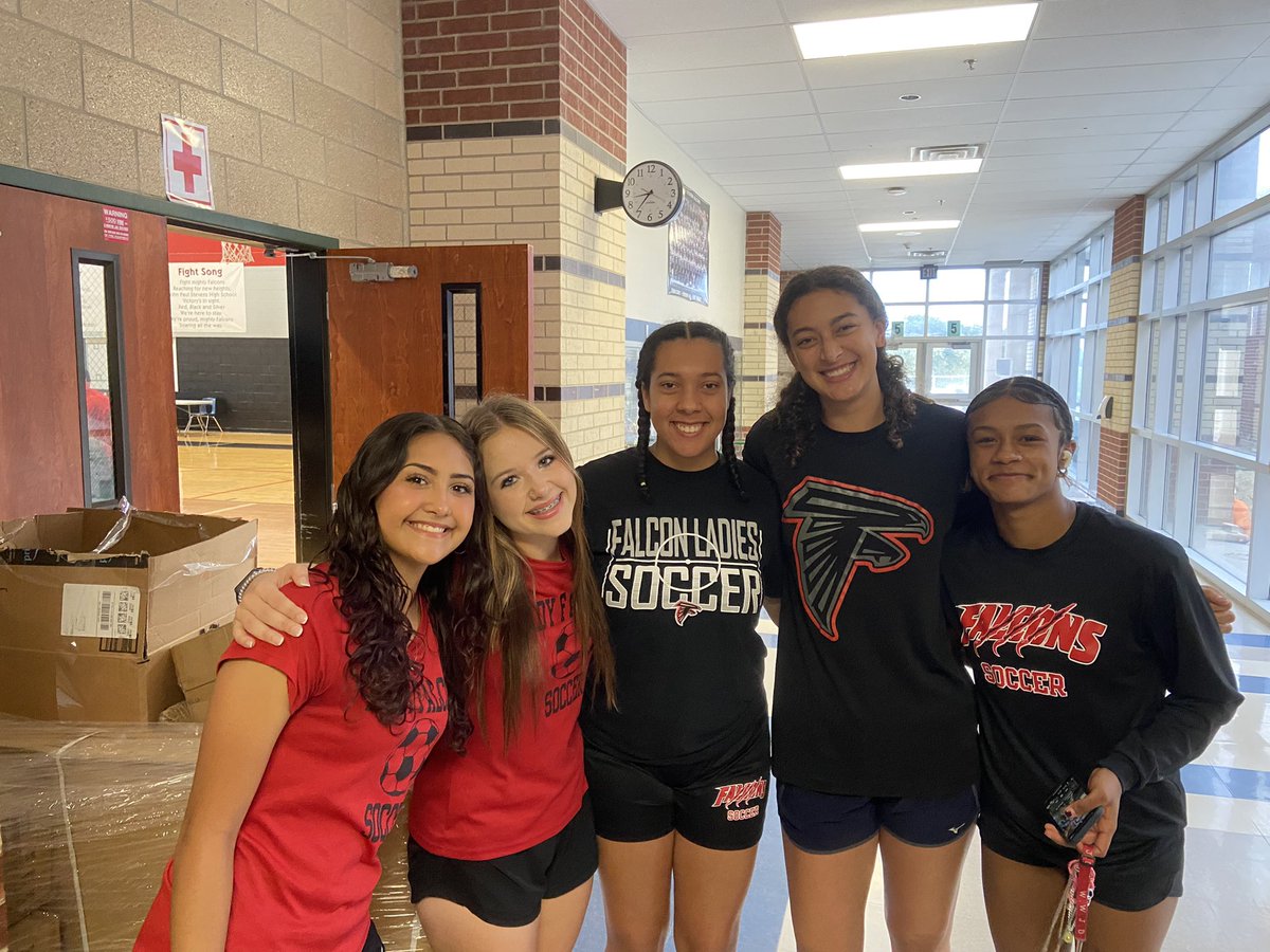 ladyfalconsoc's tweet photo. Our awesome athletes serving at the Teacher Appreciation Breakfast this morning! We love our teachers! https://t.co/yNQhOKl8Ij