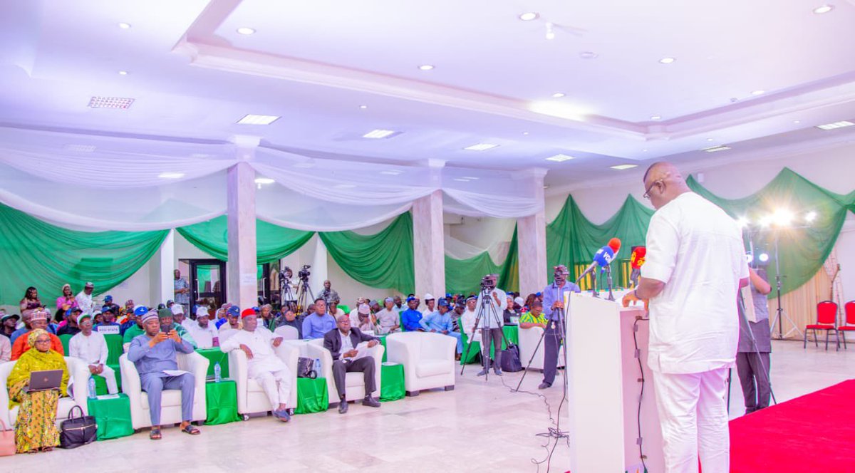 ClemAgba's tweet photo. It was my singular honour to preside over the inaugural Ministerial Town Hall meeting of the NG-CARES, today, in Abuja, organised to gather firsthand insights from citizens about the programme, its impact on beneficiaries, &amp; suggestions on how its implementation can be improved. https://t.co/D8yjDcuDRo