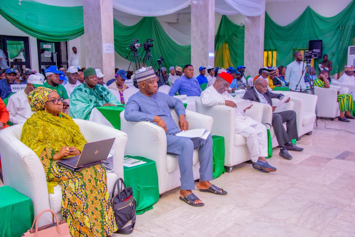 ClemAgba's tweet photo. It was my singular honour to preside over the inaugural Ministerial Town Hall meeting of the NG-CARES, today, in Abuja, organised to gather firsthand insights from citizens about the programme, its impact on beneficiaries, &amp; suggestions on how its implementation can be improved. https://t.co/D8yjDcuDRo