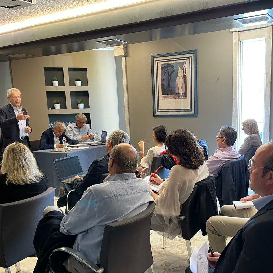 FirenzeInAzione's tweet photo. 🔵 Domenica 7 maggio, direttivo regionale Toscana con la partecipazione di Mario Raffaelli @raffaellimozambico. Un confronto ampio e democratico riguardo ai prossimi passi e progetti di @Azione_it.🟢
#tesseramento2023 #Azione #terzopolo https://t.co/3lfoAoCFJu