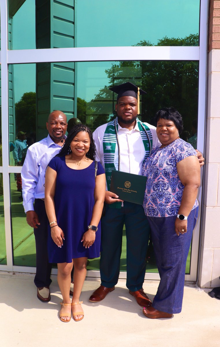 CoachBennettJr's tweet image. It’s been real Valley‼️ Forever grateful for you. 🔴🟢 #MVSU23 👨🏾‍🎓