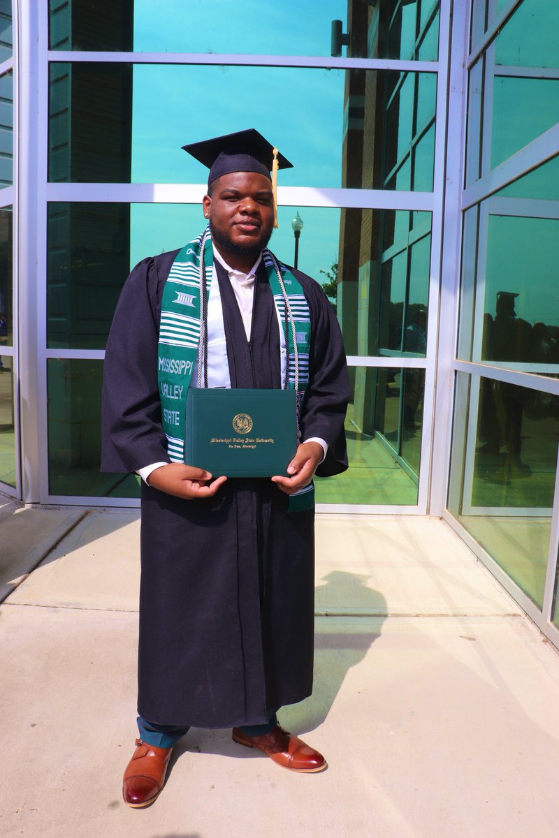 CoachBennettJr's tweet image. It’s been real Valley‼️ Forever grateful for you. 🔴🟢 #MVSU23 👨🏾‍🎓