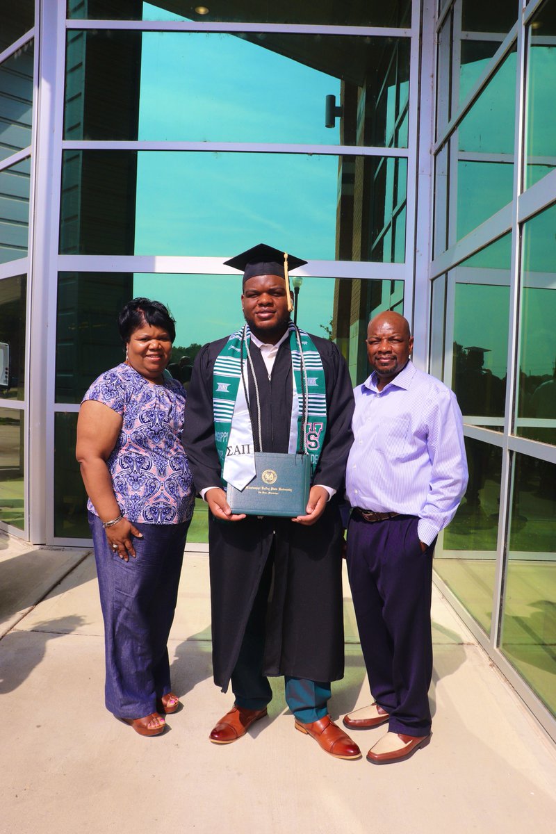 CoachBennettJr's tweet image. It’s been real Valley‼️ Forever grateful for you. 🔴🟢 #MVSU23 👨🏾‍🎓