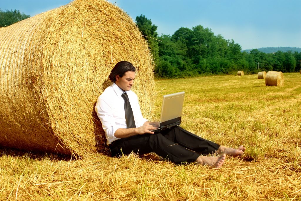 SendMyCall's tweet image. Remote working made easy! 🌎💻 SendMyCall.com Virtual numbers are the perfect tool for staying connected with colleagues and clients from anywhere. 📞📱 Improve your work-life balance and professionalism while maintaining privacy and reducing costs.  #remotework…