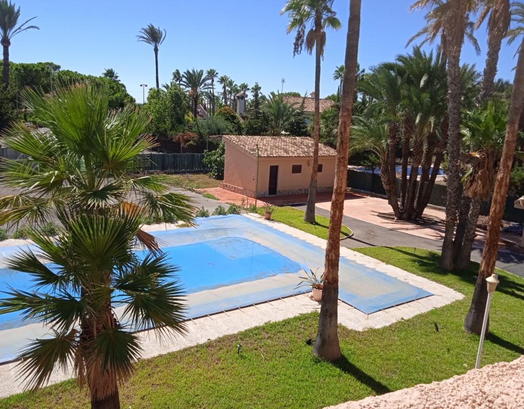 GYMinmobiliaria's tweet photo. Chalet en alquiler en Elche zona Hospital General. 

https://t.co/QO03aiT82d
🏠 600m2 - 5 habitaciones - 3 baños
💶 En alquiler
☎️ 965456616
💻 Ref: 40/188

#garriguesymallebrera https://t.co/sg3JfRRRfp
