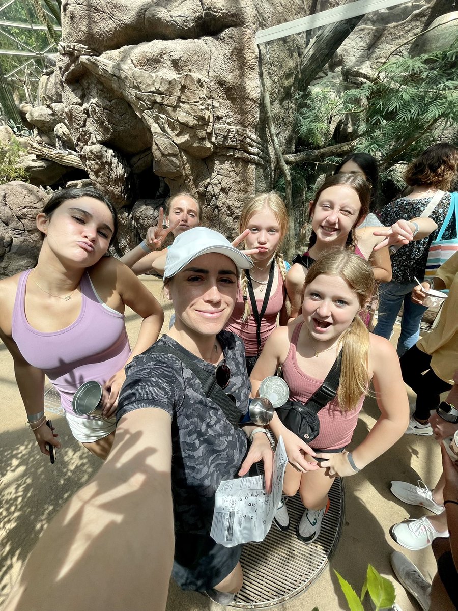 Mrs. Amos tweet media