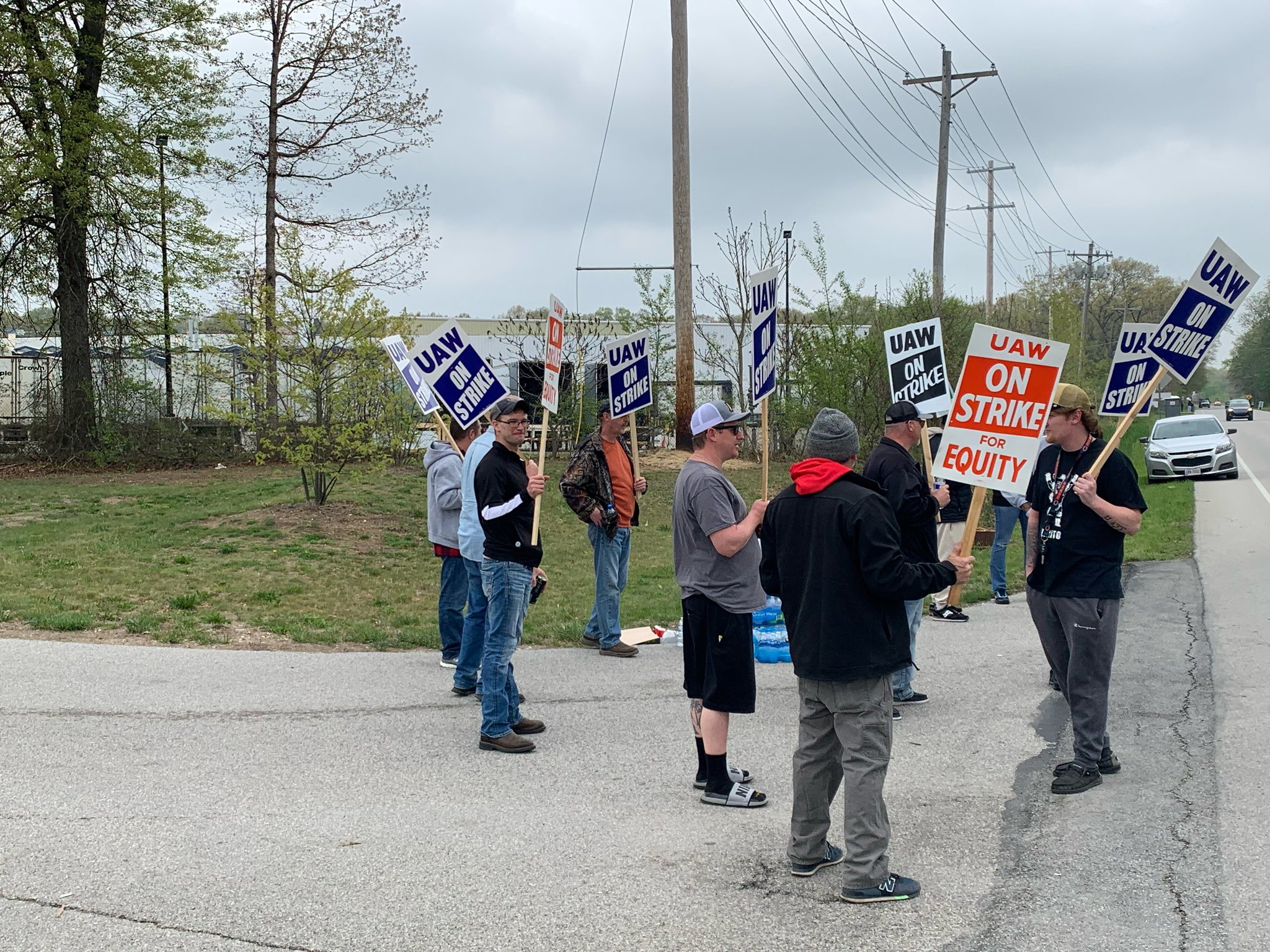 Luke Ramseth ⚔️ on Twitter "About 525 UAW workers at Clarios battery plant in Holland, OH went
