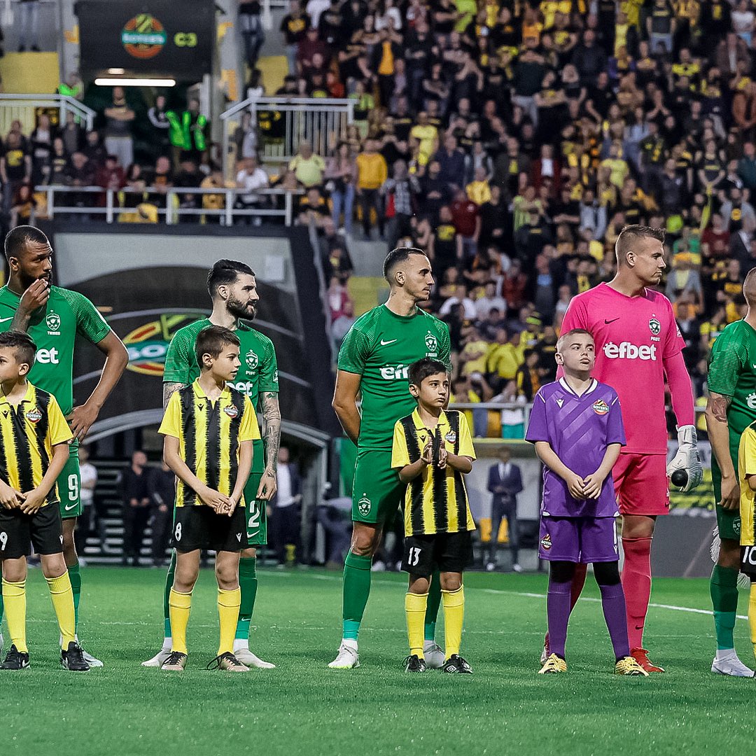 francorusso_'s tweet photo. “Seguimos nuestro camino, con éste gran esfuerzo vamos en busca de los objetivos. Conseguimos el primer puesto y tenemos 5 finales de PlayOff. Jueves semifinal de copa en casa ! 
¡Gracias por el apoyo! 💚💪🏼" @pfcludogorets1945. https://t.co/2l0vw3563w