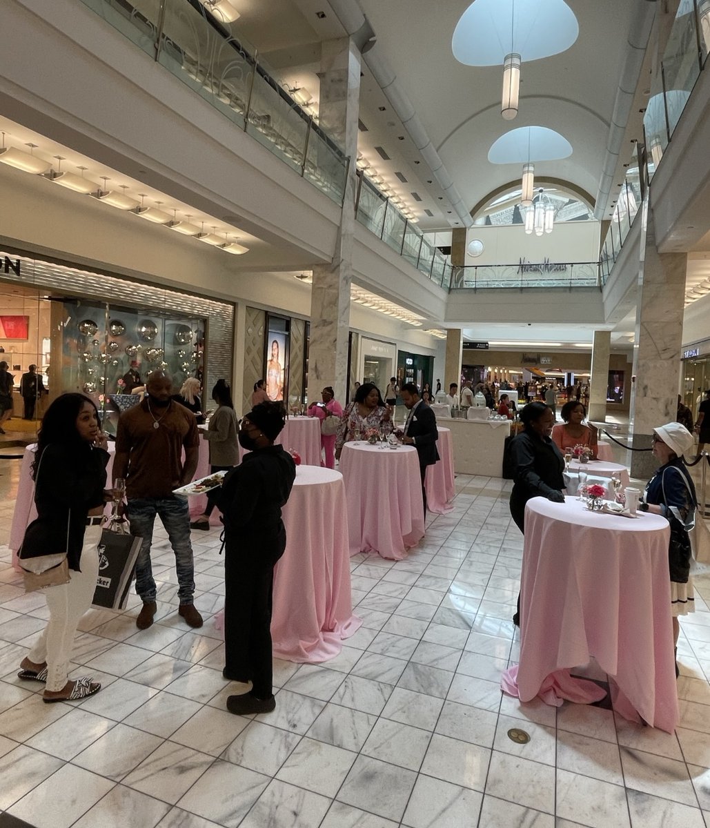 LenoxSqMall's tweet photo. Thank you to the ladies (and gentlemen) who joined us Saturday for our #mothersday sip &amp; shop! 🥂 #moms #giftideas #lenoxsquare #atl https://t.co/wfuYwBkcym