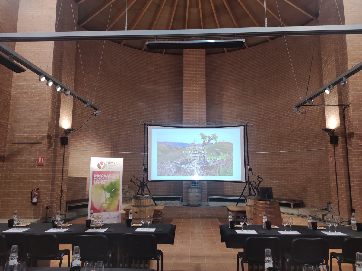 PT_Vino's tweet image. Todo preparado para la cata en el castillo de #Falset 🍷
 
#EncuentroPTV23
@familiatorres
@universitatURV 
@domontsant   
@incavicat
@doqpriorat
#VITEC