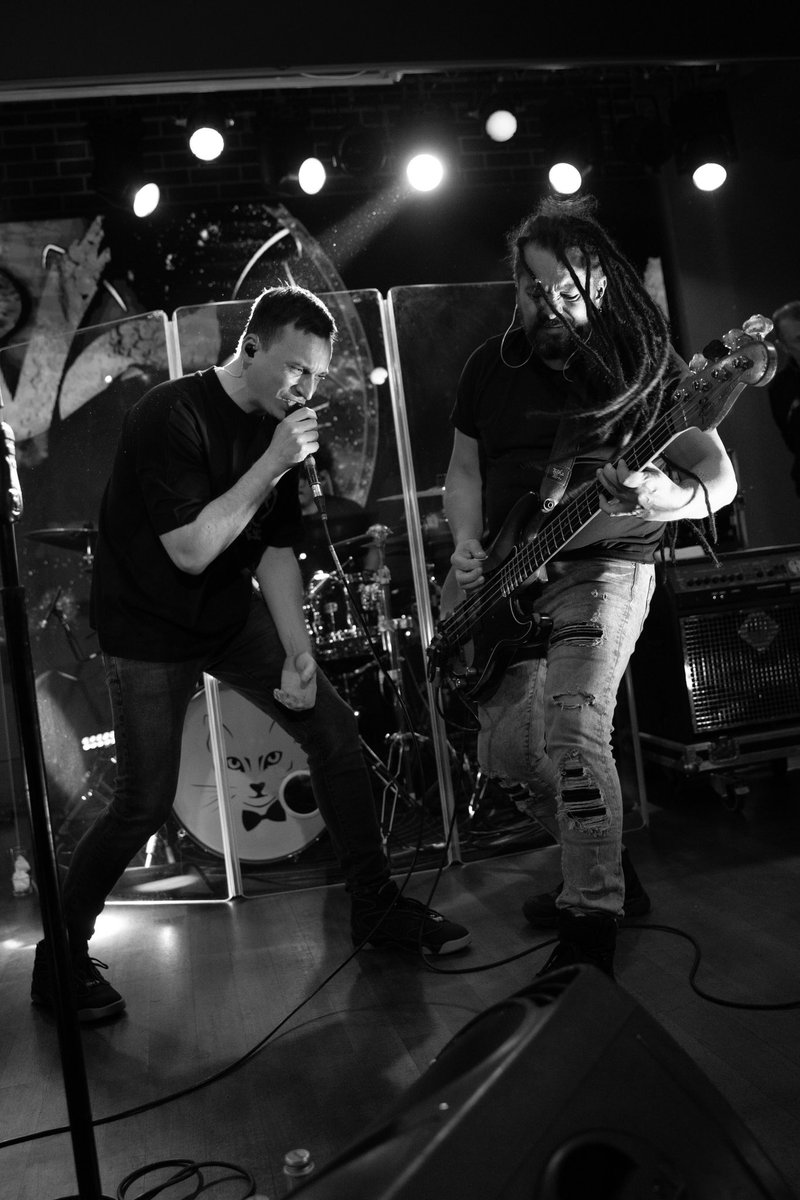 TheMotans's tweet photo. Vineri seara la HardRock Cafe. Haideți! 

https://t.co/TtmWhV3CFM https://t.co/wPG9ed75k2