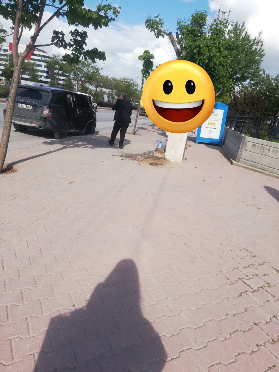 Range Roveri olan adam cesmeden damacalara su dolduruyordu  ben de marketten aliyorum 😀