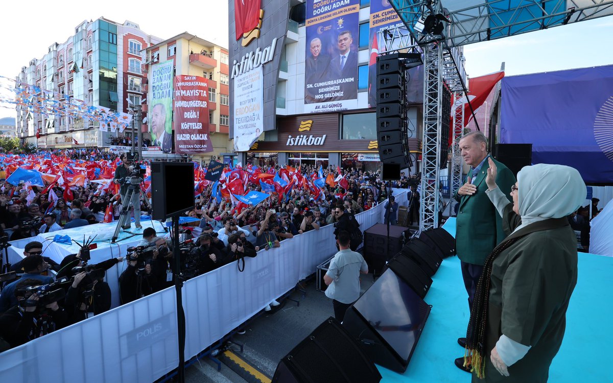 EmineErdogan's tweet photo. Biz birlikte Türkiye’yiz!

Teşekkürler Tekirdağ!🇹🇷

#TürkiyeYüzyılı #TekirdağİçinDoğrusuAkParti https://t.co/AGE0lo4wy9