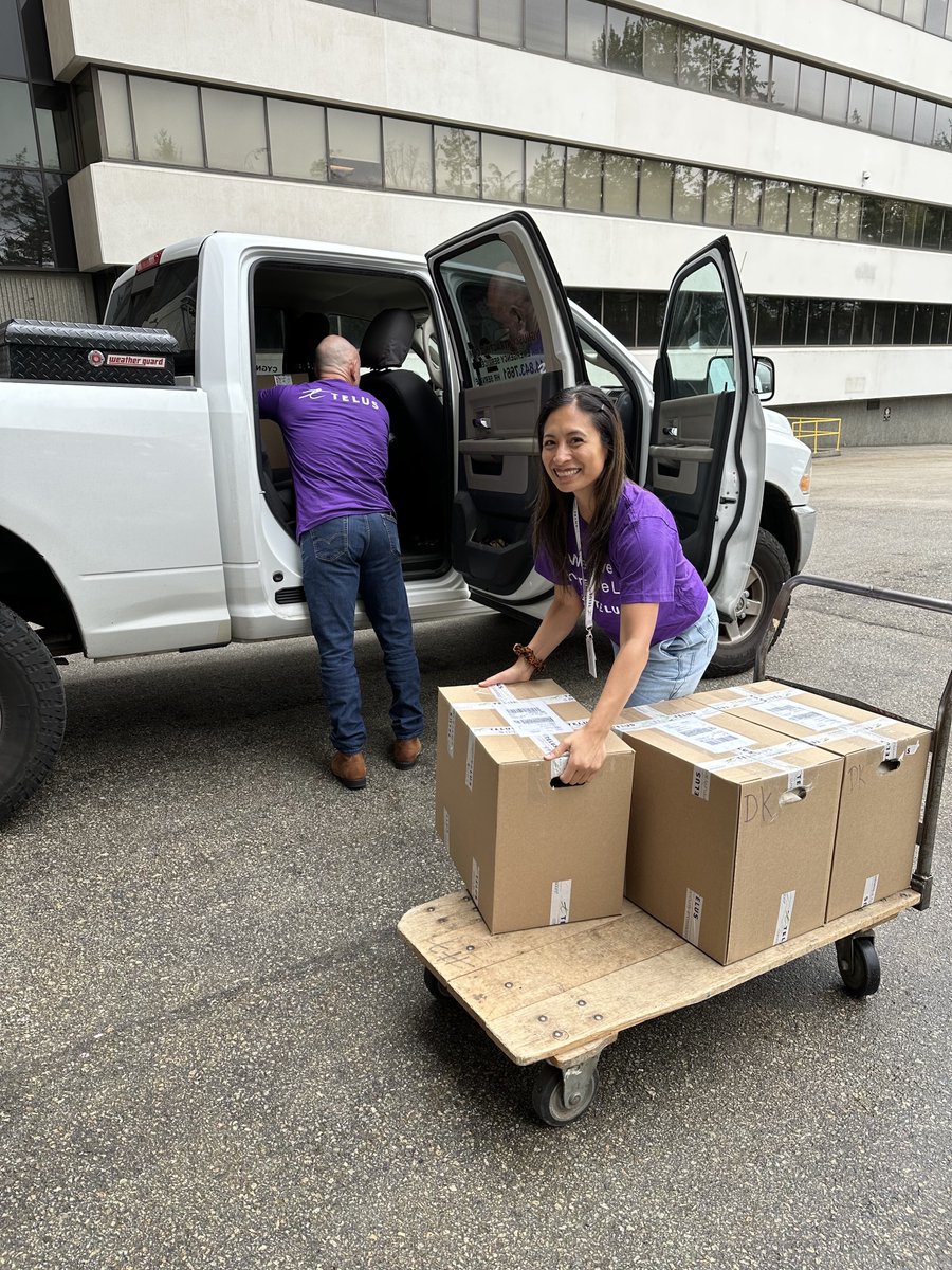 TELUS's tweet image. We're continuously amazed by our team members' giving spirits. This is Fran on the Community &amp;amp; Social Impact team who personally delivered 100 disaster kits to the airport with her partner so they would make it to the Edmonton Expo Centre today. 💜 #ABWildfires #GiveWhereWeLive