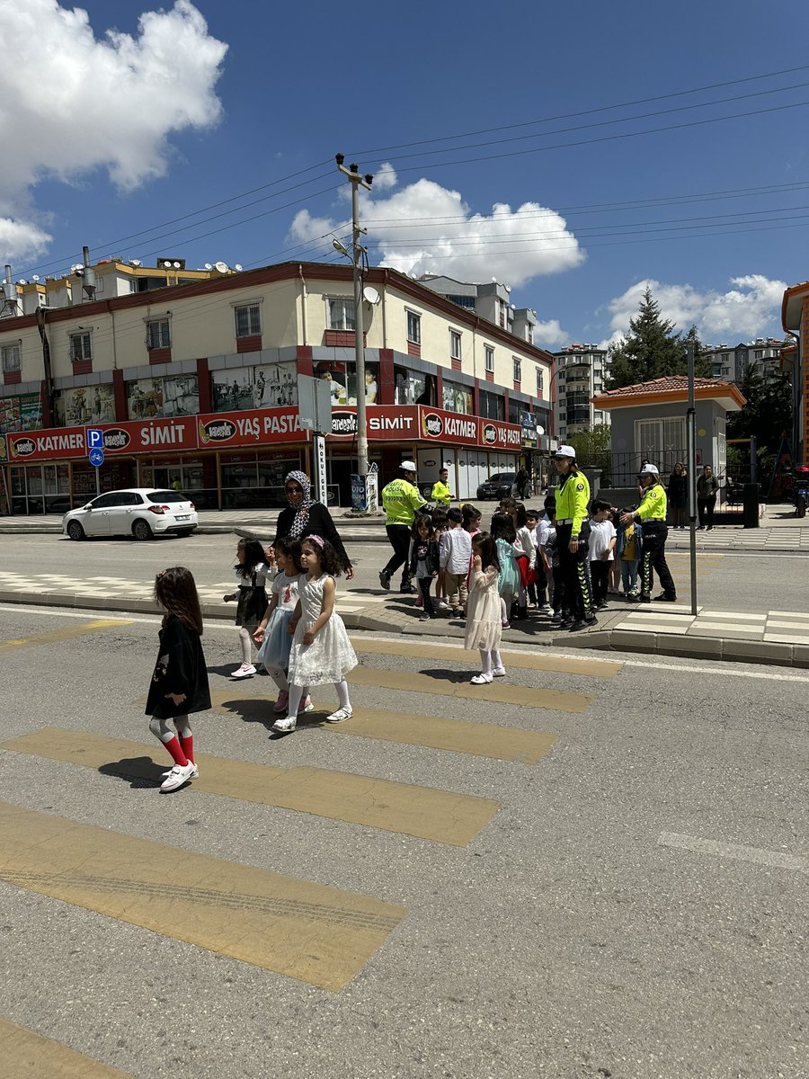 seldahoca27's tweet photo. Ayşe Ferhat Yapar Anaokulu Trafik Haftası etkinliği 
@gantepvaliligi @gazianteppolis @Gaziantep_MEM @sahinbeymem https://t.co/iZrwMzxssA
