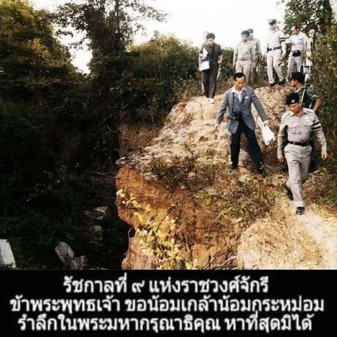 chtipnkel1's tweet photo. นักการเมืองเดินพื้นราบถนนเรียบๆ หาเสียงไม่กี่วัน บอกว่า ทำไมเหนื่อยยากขนาดนี้ เป็นไข้มา 11 วัน แต่มีคนที่เดินทางไปทุกจังหวัด ขึ้นเขา ลงห้วย พื้นไม่เรียบ สูงชัน ลุยบ่อ ลุยโคลน เจอ งู แมลงพิษ พืชพิษ เป็นเวลาหลายทศวรรษต่อเนื่อง โดยไม่เคยบ่น ใครว่าสบาย ไม่เหนื่อย ลองไปเดินดู ไอ้สัส. https://t.co/qf7ZxhZuiY