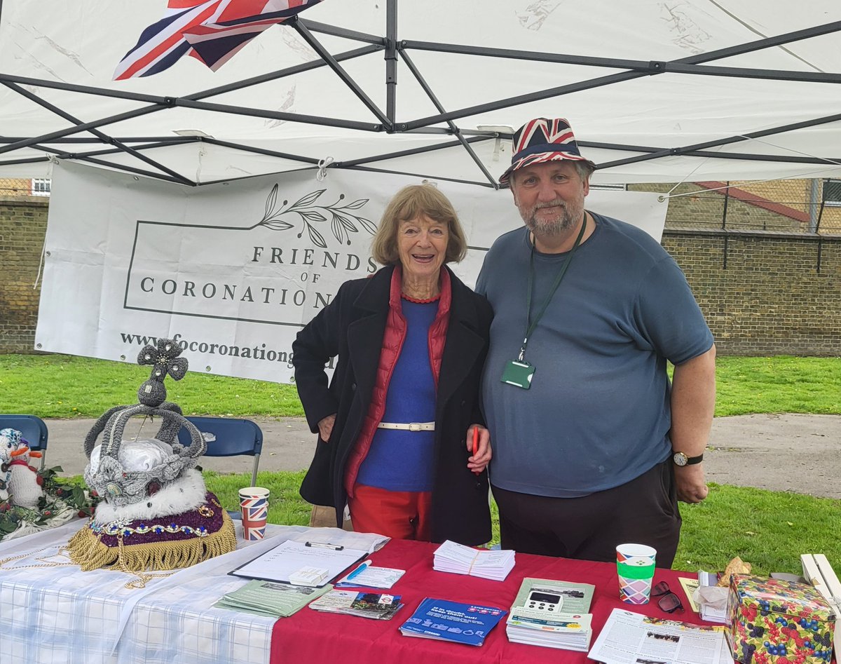 Coronation Gardens living up to its name with a lively party this afternoon! Lovely to see such renewed interest in one of our lesser known green spaces in Southfields.
m.facebook.com/story.php?stor…