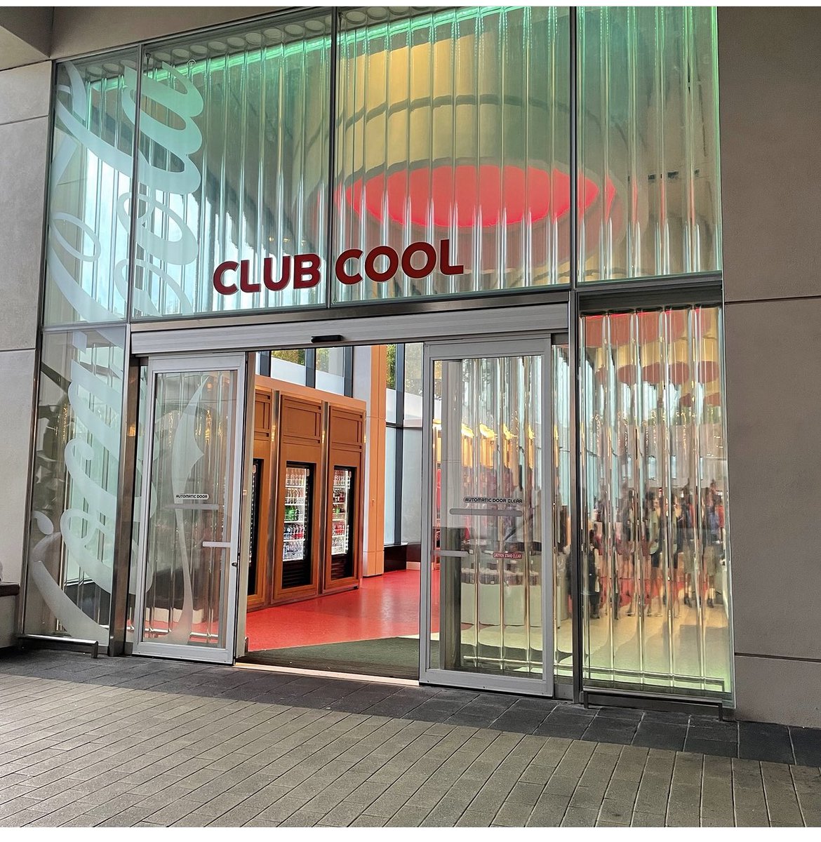 key2magic's tweet image. #NationalHaveACokeDay 
Have you ever tried the drinks at Disney’s Club Cool?