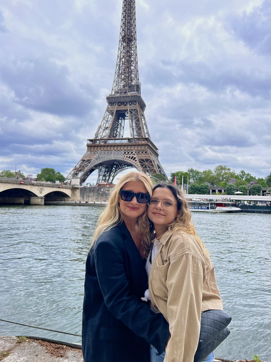 i finally met one of my favorite person after so many years 🥹 it was so nice to see you i love you to the moon and back <a href="/LexxiSaal/">.</a> 🤍