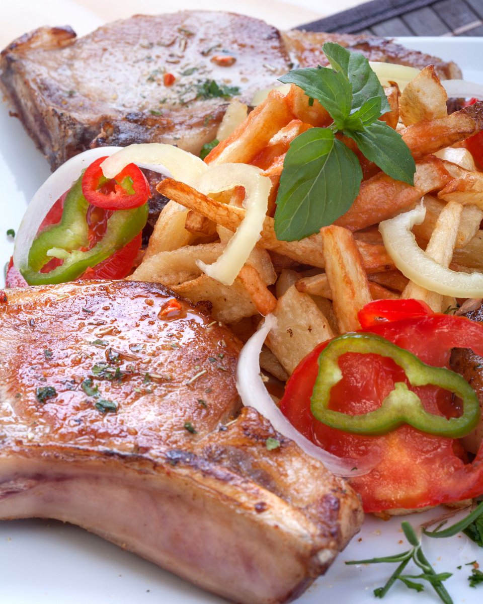 Experience the ultimate flavor explosion with our Can Can Pork Chop, perfectly paired with pickled onions, dome potato, &amp; roasted vegetables at #Gingambo 

🍽 Available daily during May | 6:00 pm. to 10:00 pm.
$28 USD PP Adults.

Reserve your seat at marriotth.tl/6012Ok59G