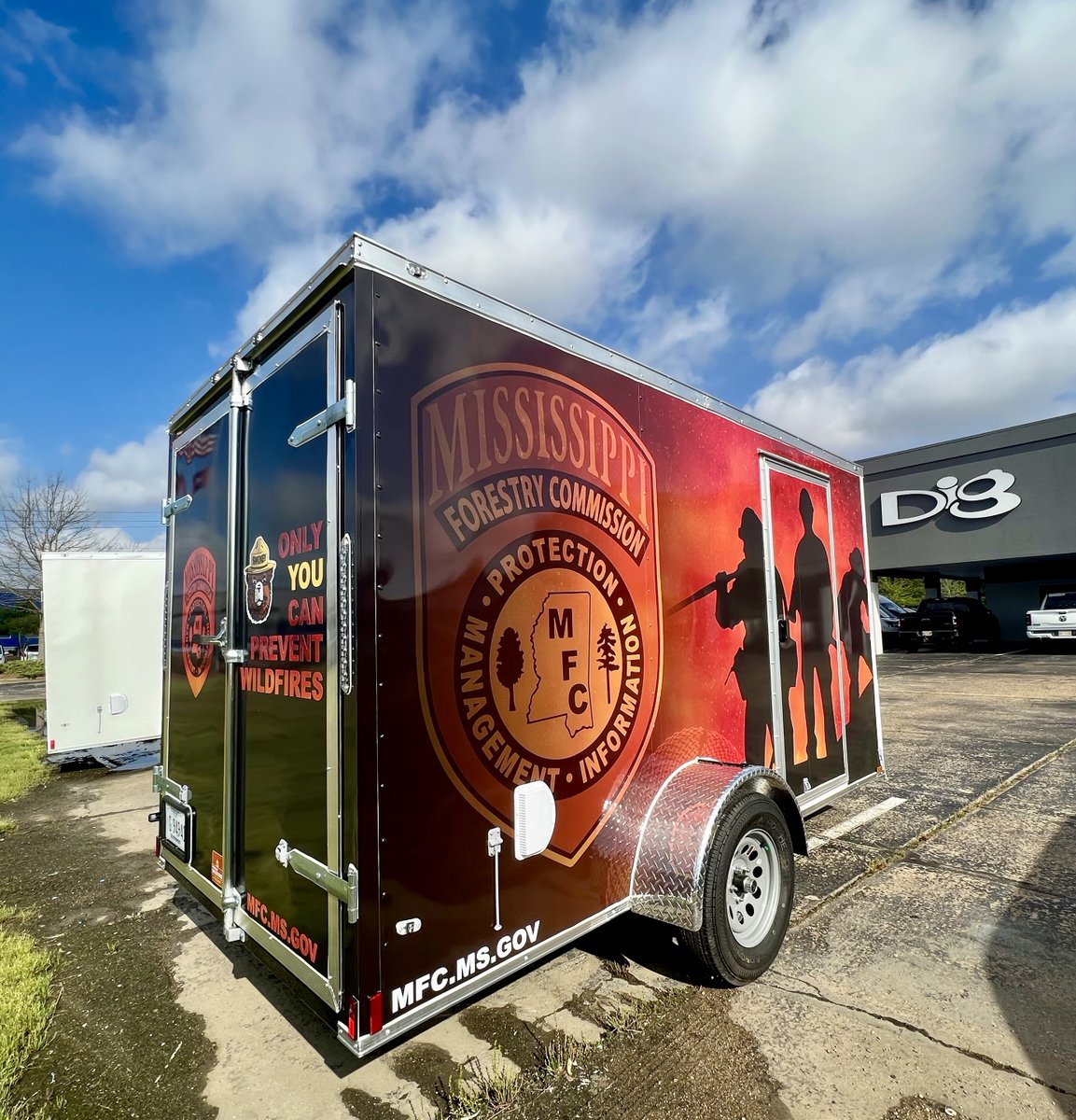 digginus's tweet image. Designed and installed these cool wraps on a few trailers for @MSForestryComm 🌲 #arlon #trailerwrap #environmental #branded #graphics