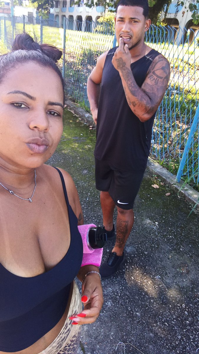 jacqueM220889's tweet photo. Casal que malha junto cresce junto 💪🚀😂 https://t.co/FS4LgsD0TS