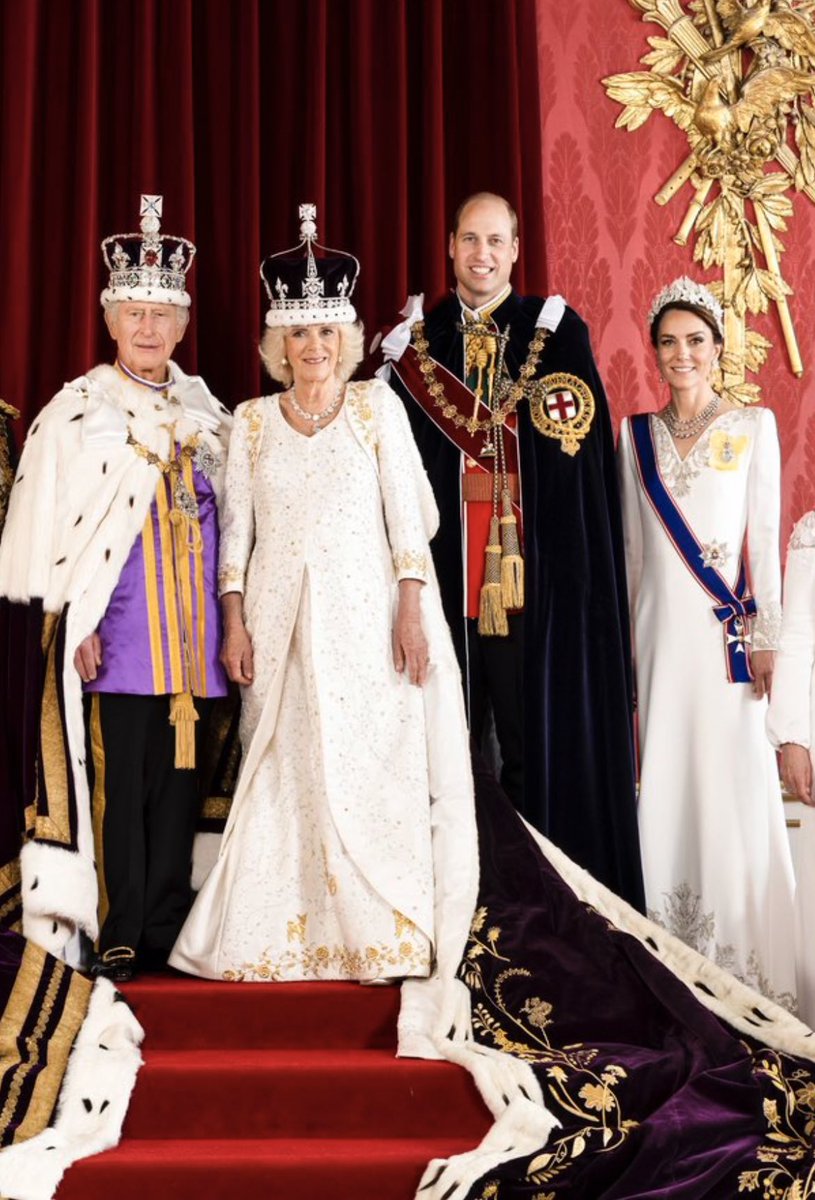 RoyallyBelle_'s tweet photo. The King, Queen and Prince and Princess of Wales in a newly released photo marking the #Coronation https://t.co/mqax3YC3Wd