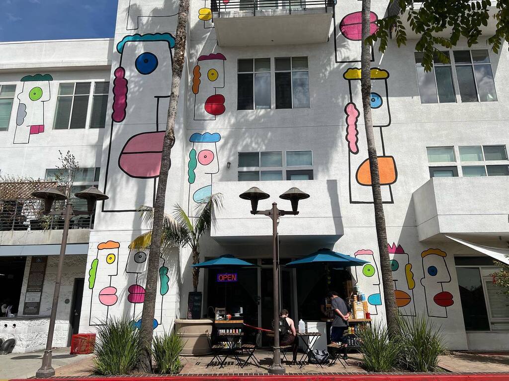 YiuViola's tweet photo. A cute little cafe in Noho Arts District 

#blessed #musician #adventure #instagood #pov #instagay #journey #love #music #happy #fun #beautiful #memories #newmemories #noho #hollywood #losangeles #thankyou #photography #view https://t.co/Z4lYnCwcA5 https://t.co/tvab3Flj34