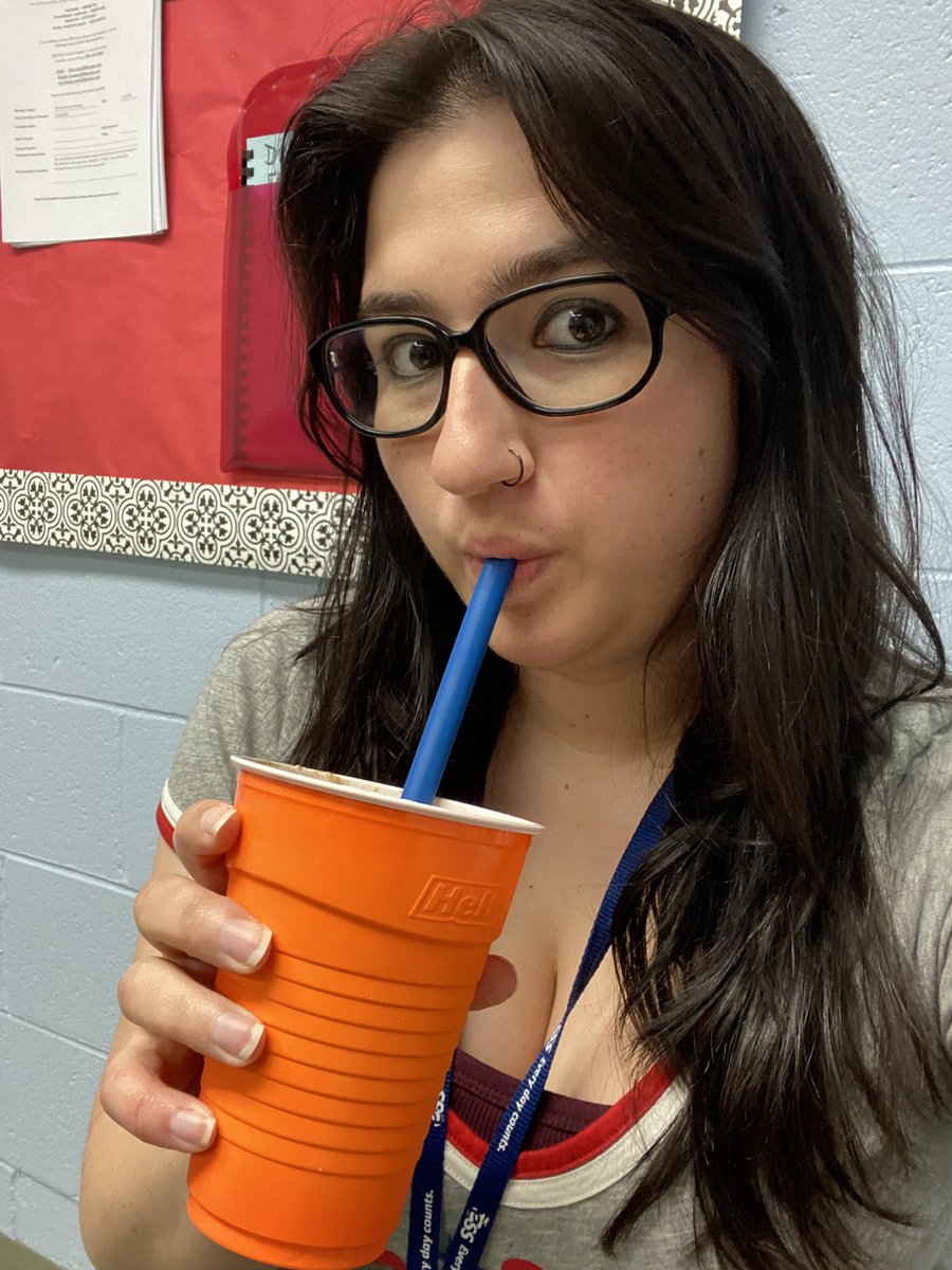 ConservativeGG3's tweet image. Root beer floats for Teacher Appreciation Week! My work day &amp;gt; yours! 🍎📖❤️#TeacherAppreciationWeek2023 #RootBeerFloat #SweetTreat #BestJobEver