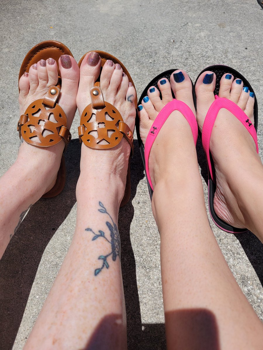 Guess who I'm with today!!!
Who's covering our lunch or our shopping bill?
$Twistedtoes 
$myprettyfeet8 
<a href="/TwistedToes/">TwistedToes</a>