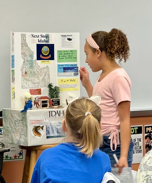 forestcityelem's tweet photo. Ms. Cafaro's class has been studying the states. On Friday, they presented their state project and taught their peers about what they learned. https://t.co/yoP4r8n98c