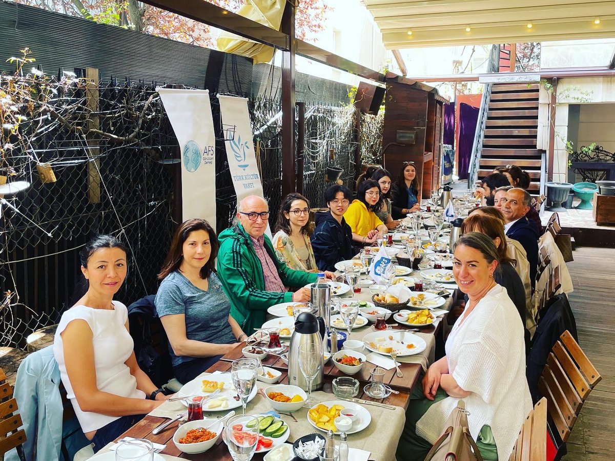 AFSTurkiye's tweet image. ✨AFS Türkiye ailesi genişliyor! 

Programlarının sonuna yaklaşan AFS’li öğrencilerimizin aileleri ve ülkemizde öğrenci konuk eden gönüllü ailelerimizle Adana, Ankara, Bursa, İstanbul ve İzmir’de düzenlediğimiz kahvaltılarda bir araya geldik.

 #afseffect #afsprograms