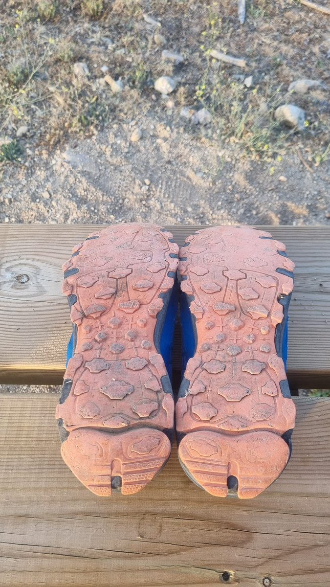 DanielSenda's tweet photo. Análisis de las #zapatillas #MountainPro modelo #Summit con apenas 10 meses de uso y unos pocos cientos de km el desgaste desmesurado de este modelo es preocupante, destacamos el confort que ofrecen. Animamos a @elcorteingles a mejorar la calidad de este modelo, gracias. https://t.co/AqF3Bzo5Sx