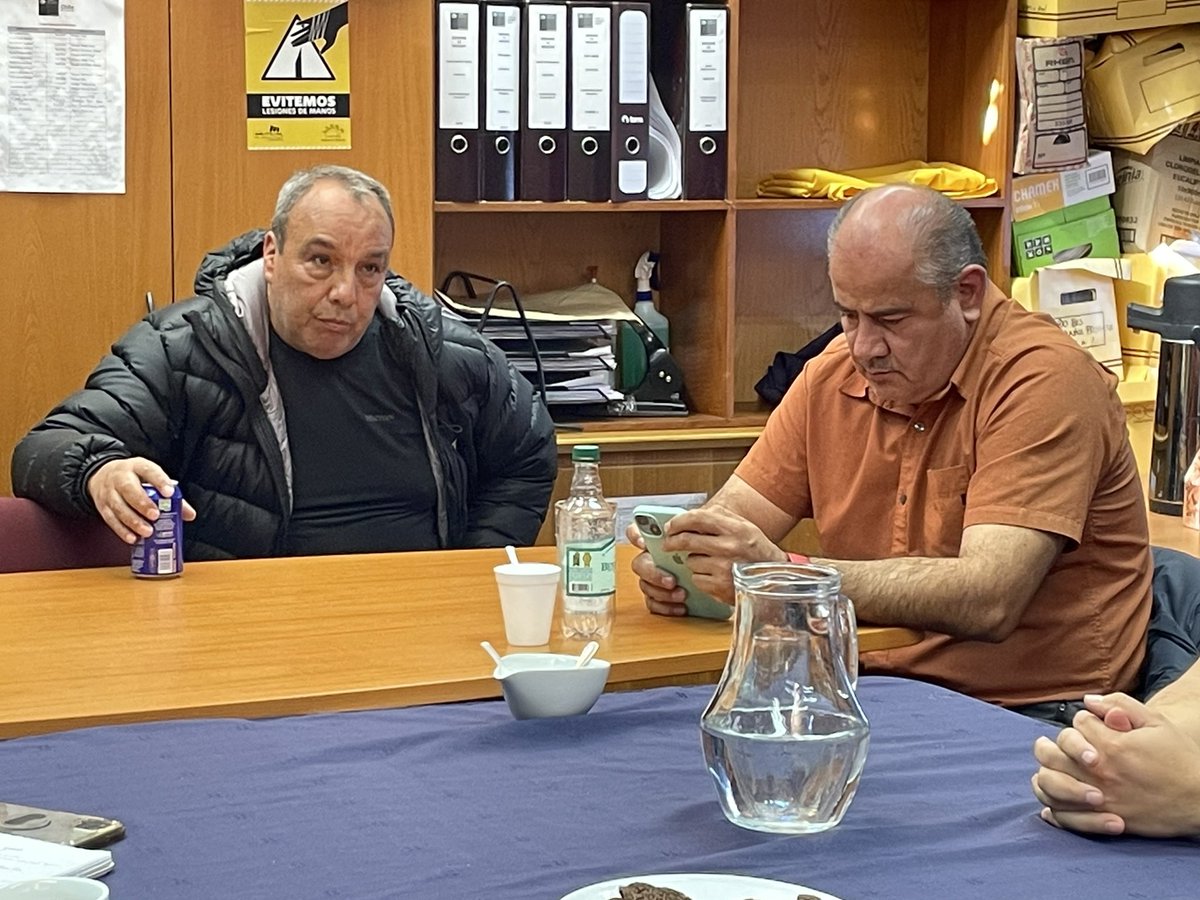 SenameOhiggins's tweet photo. [AHORA] Director Nacional Rachid Alay de visita en #OHiggins, en reunión con dirigentes gremiales de #Afuse, #Artrase y #Antrase para intercambiar visiones del trabajo que se desarrolla en región con jóvenes en reinserción social https://t.co/DNVm3z5KaD