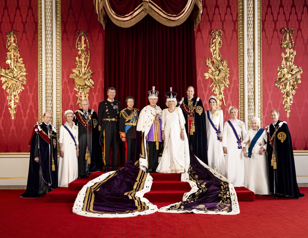 King Charles III and Queen Camilla with The Royal Family at the #Coronation 

📷 Hugo Burnand
