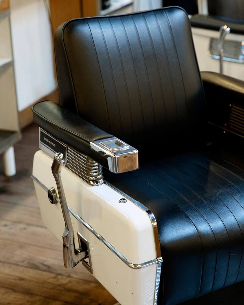 your throne awaits 🔗 pre-book your summer appointments to ensure you’re set for the season. 

#fellowbarber #fellowbarberwilliamsburg #nycbarber #barbershop #takarabelmont instagr.am/p/Cr_UsTNucAC/