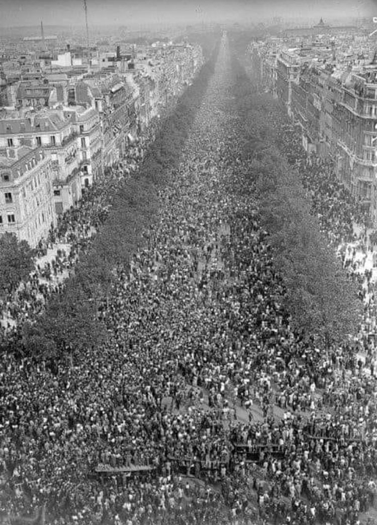 Paris #8mai1945
