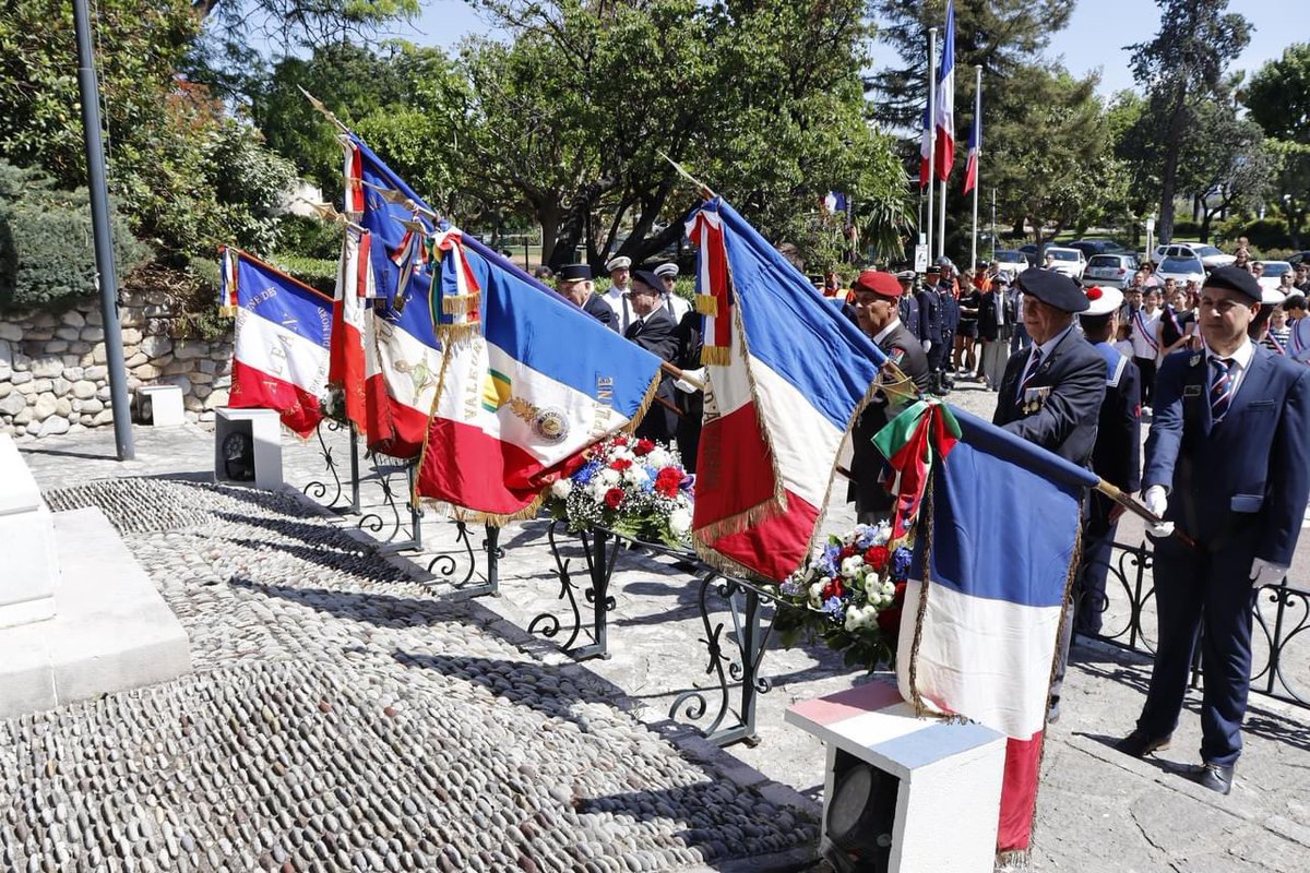 TBerettoni's tweet photo. En ce #8mai, aux côtés de @JosephSeguraSLV, quelques semaines après mon voyage de #memoire à #Buchenwald avec une centaine de lycéens, au nom de @RenaudMuselier, nous avons rappelé l’impératif #DevoirDeMémoire pour ne jamais oublier les heures les + sombres de l’histoire
#slv06 https://t.co/HGQmczl7sY