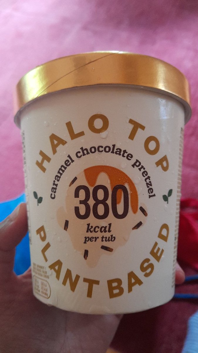 Lonerinyouryard's tweet photo. It's been ages since I've had ice cream and this vegan #HaloTop oat milk based version is pretty good. #vegan #nondairy #veganicecream https://t.co/rLkfIzCmuX