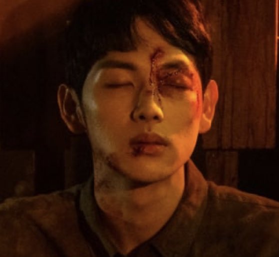 cha_chronicles's tweet photo. post the same actor in two roles that show their range https://t.co/pfWp7SNelG