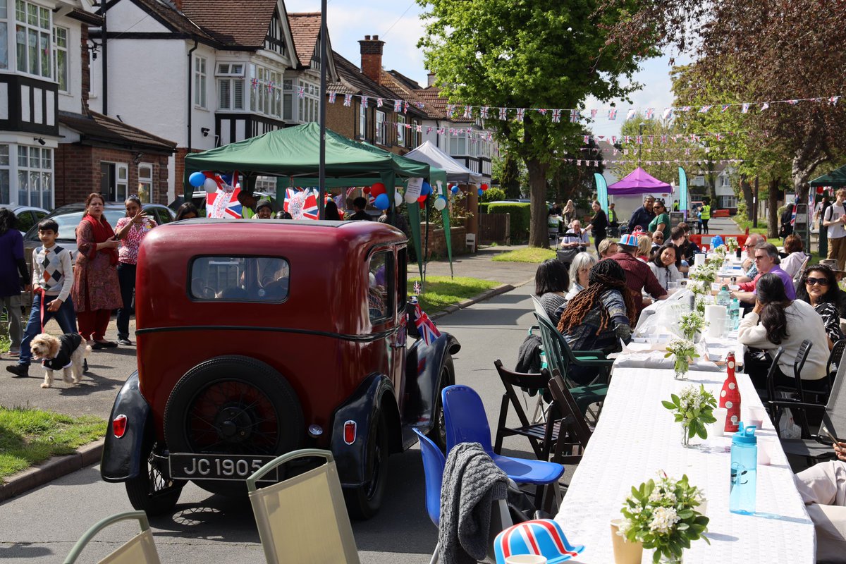 Vinit307's tweet photo. @harrow_council Manor Way Street Party https://t.co/qNjYHM5Qlq