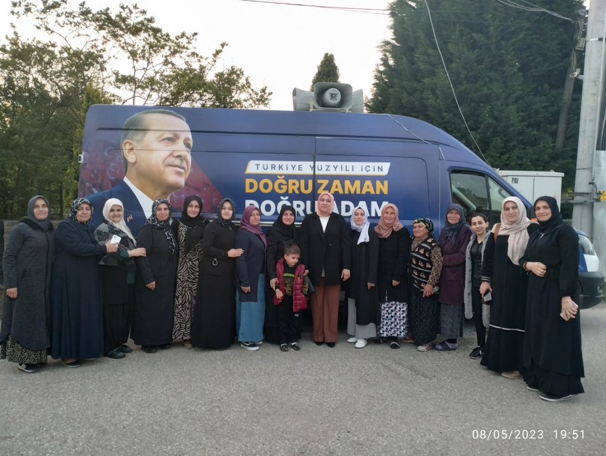 Emirler mahallemizde birbirinden kıymetli hanımlar ile bir araya gelerek sohbet ettik. 
Hoş sohbetleri ve Misafirperverlikleri için bizleri ağırlayan kıymetli hanımlarımıza teşekkür ederiz. 
<a href="/akkadingm/">AK Parti Kadın Kolları</a>
<a href="/yaseminturan54/">Yasemin TURAN🇹🇷</a> 
<a href="/ilknurArmagan1/">ilknur Armagan</a> 
<a href="/akkadin_sakarya/">AK Kadın Sakarya</a>