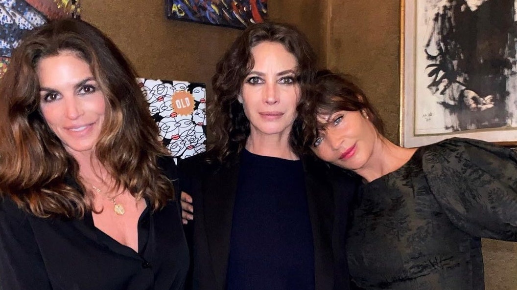 From their voluminous supermodel hair and flawless skin, the passing of time hasn't impacted #CindyCrawford, #ChristyTurlington, and # HelenaChristensen's ability to pose up a storm. But we knew that. See all the details on their reunion: vogue.cm/iPzuSQD