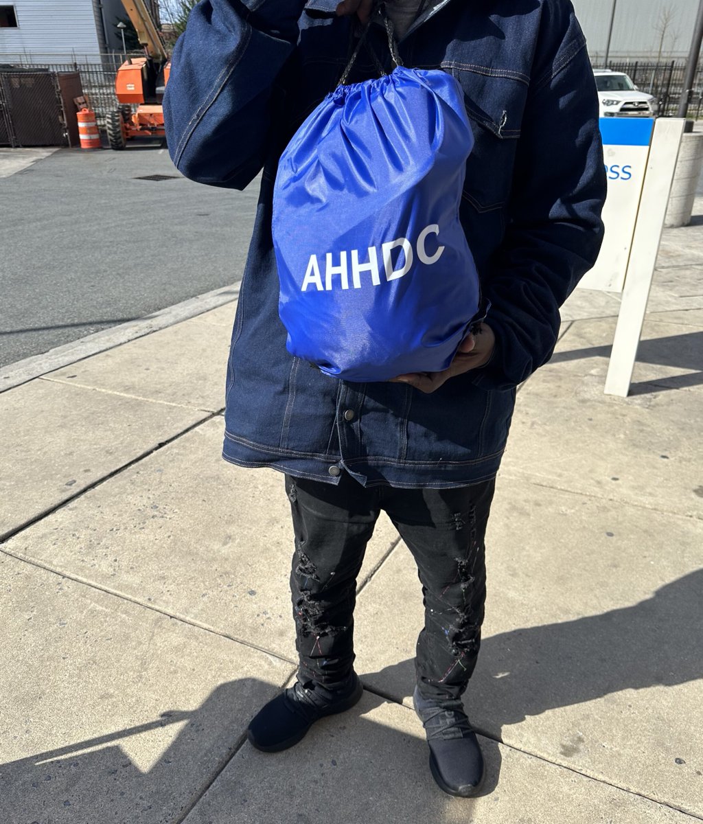 gohumanityworld's tweet image. GO Team Atheists Helping the Homeless Phoenix holds twice-monthly giveaways of toiletries and hygiene items to #unsheltered people in a downtown park in #Phoenix, #Arizona. 

Learn about the team: gohumanity.world/team/atheists-…

#homeless #unhoused #volunteering #atheist