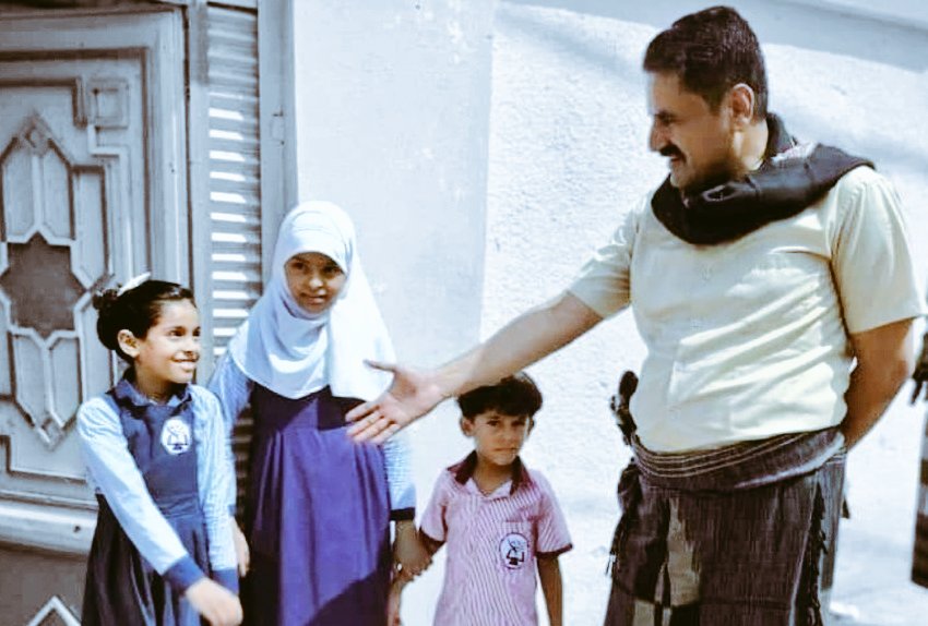 ما بين دموع الفرح ولحظات وداع ستفقد شبوة رئيس هيئتها التنفيذية بعد تعيينه عضو رئاسي للمجلس لقد كان الرقم الصعب و العلامة الفارقة في وجه اعداء المجلس انتشل شبوة من وضعها الصعب اجمع عليه كل أبناء شبوة والجنوب. العميد علي أحمد الجبواني
#الجنوب_يرسم_مستقبله
#الحوار_الوطني_الجنوبي