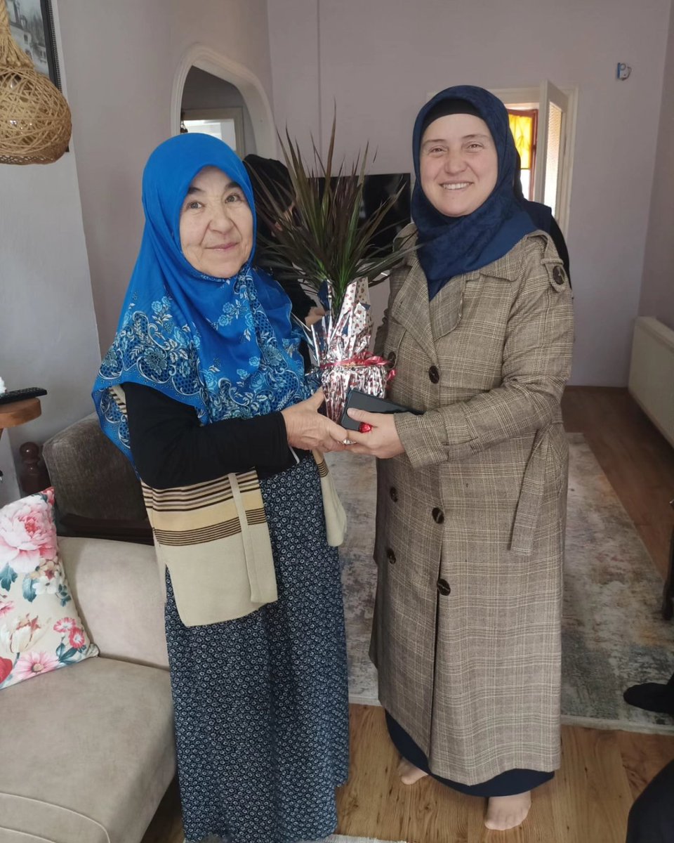 İl kadın kolları Başkanımız Yasemin TURAN , ilçe koordinatörümüz Şüheda YILMAZ ile birlikte Siyasi Hukuki İşler Birim Başkanımız Emine KORKMAZ hanımın kıymetli annesine geçmiş olsun dileklerimizle birlikte acil şifalar diledik. 
<a href="/yaseminturan54/">Yasemin TURAN🇹🇷</a> 
<a href="/ilknurArmagan1/">ilknur Armagan</a> 
<a href="/akkadin_sakarya/">AK Kadın Sakarya</a>